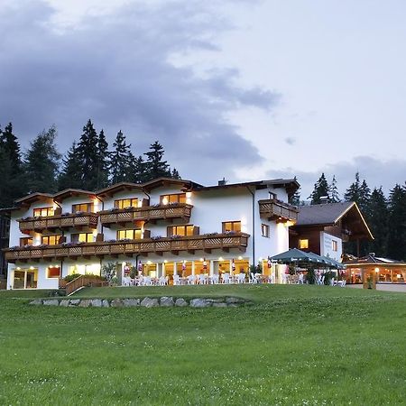 Familienhotel Moos-Alm Lienz Exterior foto